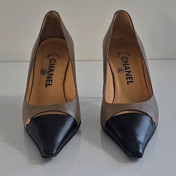 Chanel- Authentic Vintage Shoes! - Picture 2 of 12